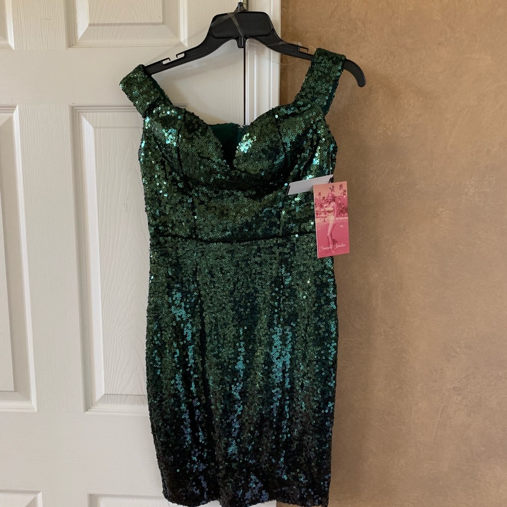 Green sequin dress size 7 NWT